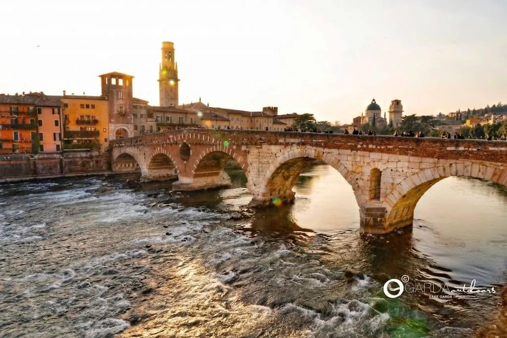 Residenza Sirtori Free Parking Apartment Verona Italy